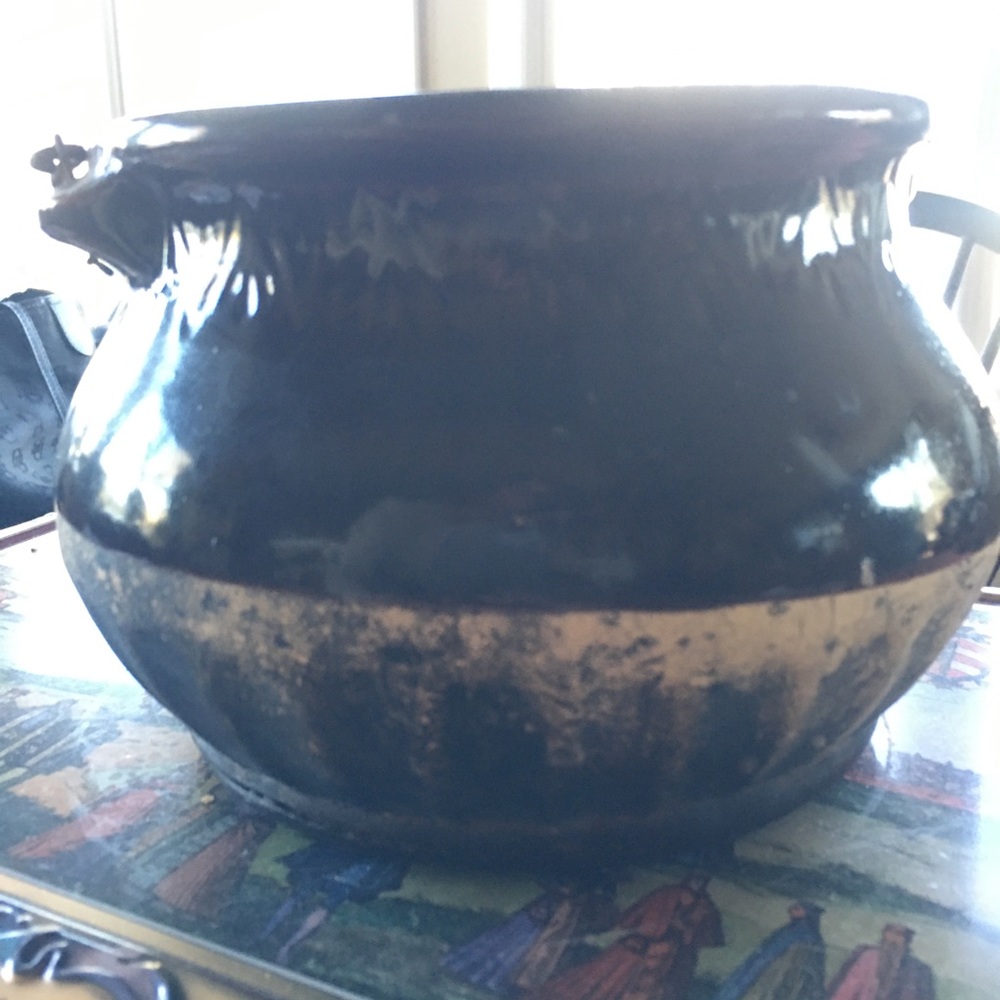 Bohemian heavy pottery with handle